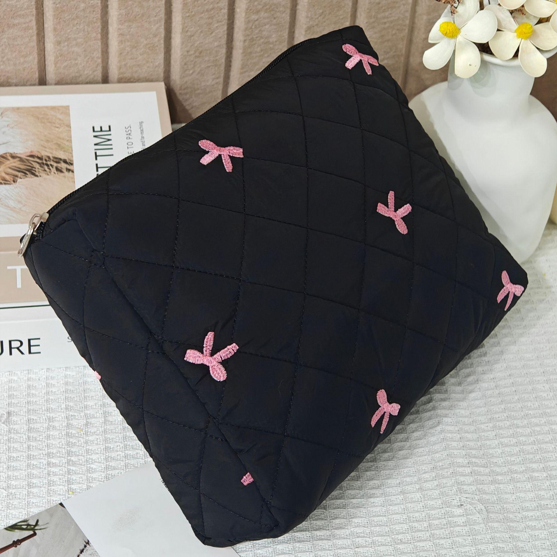 

Black Portable Makeup Bag Large Capacity Pink Bow Quilting Cosmetic Pouch Handbag Ladies Travel Toiletry Storage Bag Women 2025