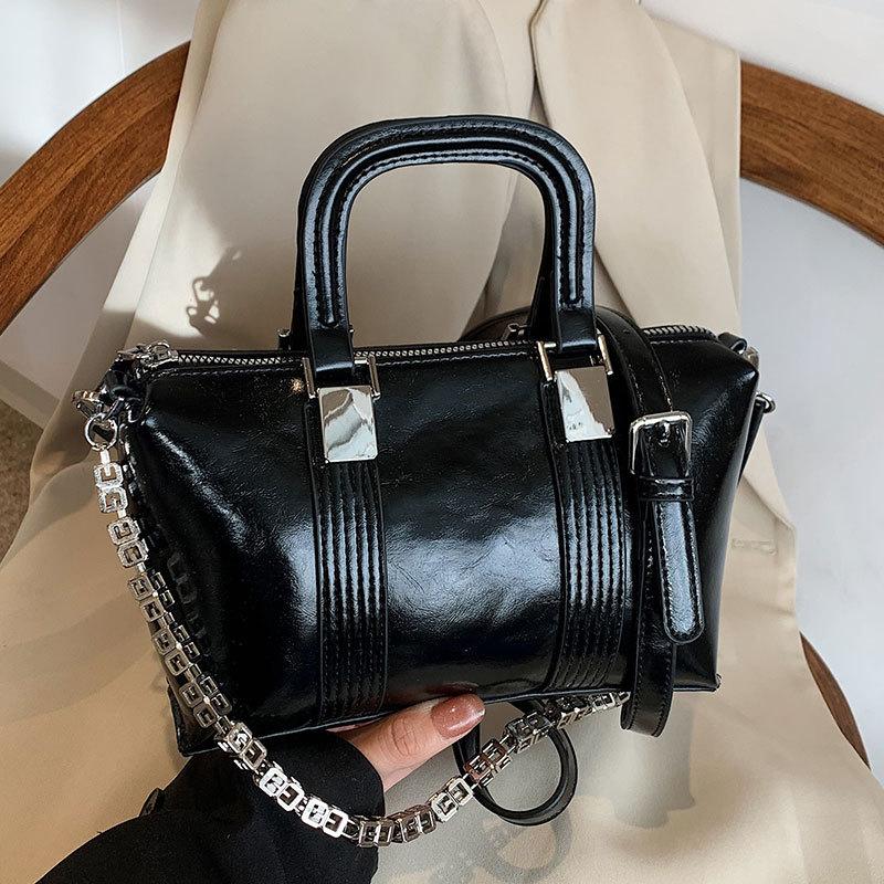 Business Commuting High-end Retro Chain Small Bag Women's New Autumn and Winter Versatile Fashion Commuter Messenger Bag