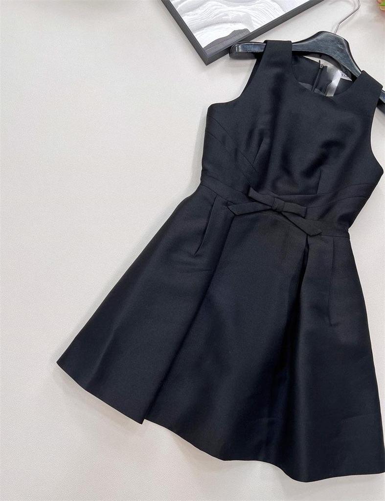 Elegant Sleeveless Spring Dress with Bow Decoration