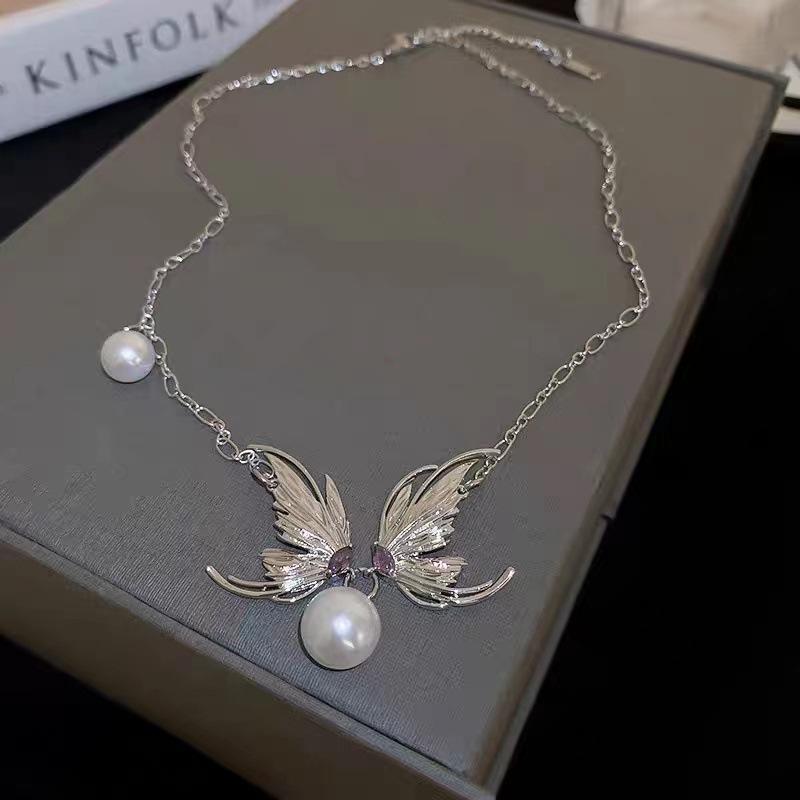Dynamic metal butterfly wings pearl necklace design Internet celebrity temperament personality collarbone chain jewelry
