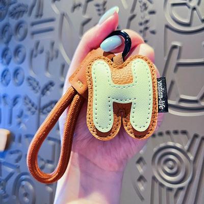Creative Exquisite 26 English Letter Keychain Pu Leather Bag Hanging Charms Alphabet Keyring Ornaments Lucky Pendant Couple Gift