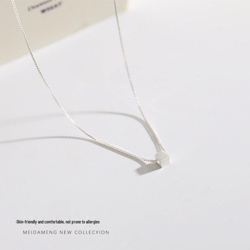 Korean Style Geometric Square Sugar Cube Necklace - S925 Sterling Silver, Women's Light Luxury Clavicle Chain with Pendant.