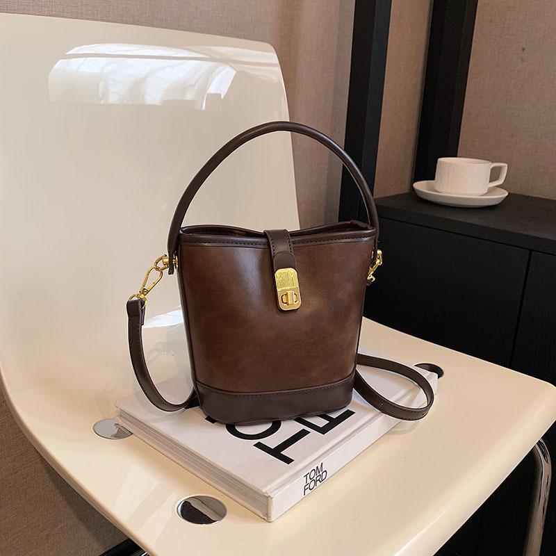 Retro Casual Portable Small Bag Women's 2025 New Fashion Versatile Bucket Bag Niche Design Contrasting Color Messenger Bag