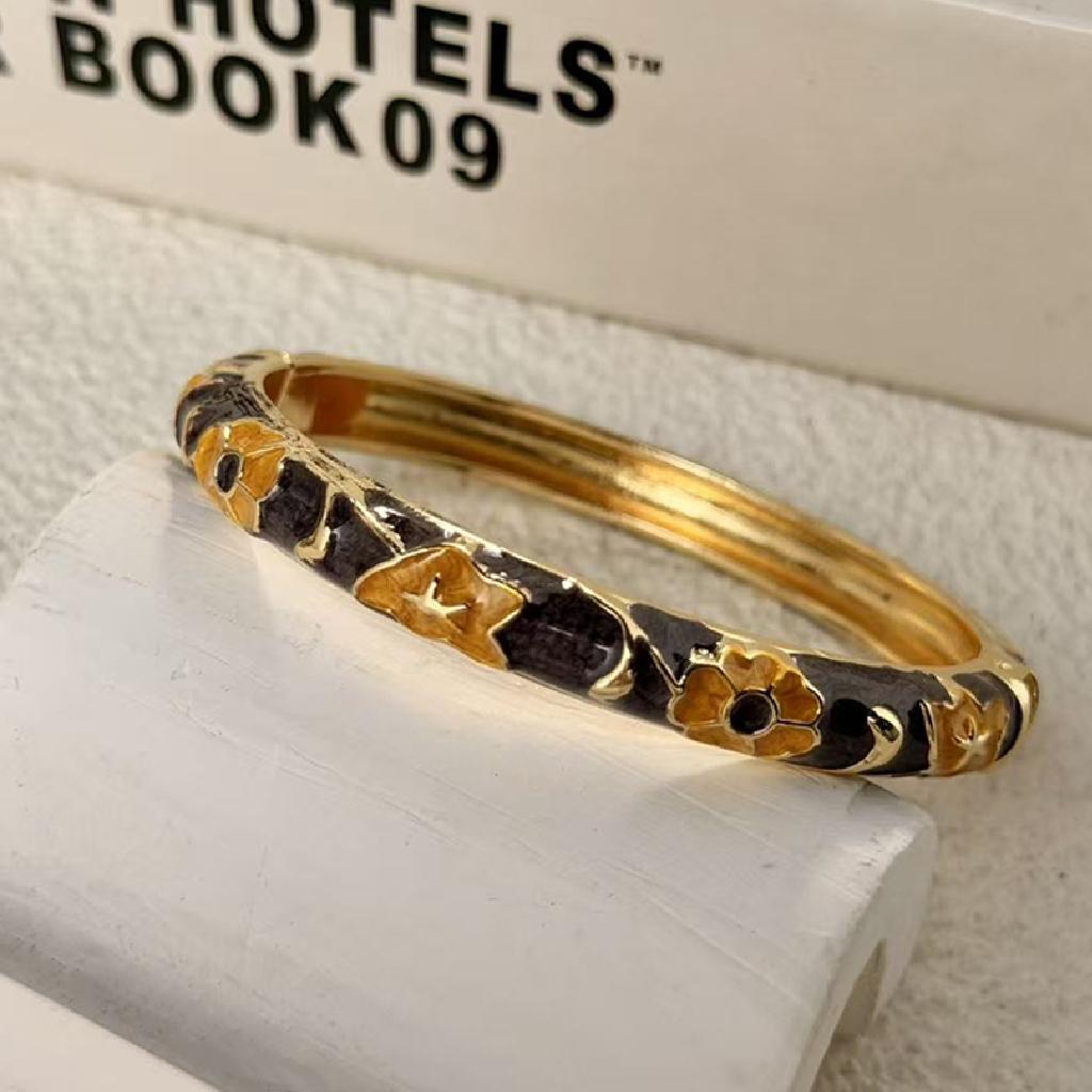 Vintage Enamel Flower Rhinestone Bangle Bracelet Women Alloy Oil Drip Floral Cuff Bracelet Boho Party Jewelry Gift