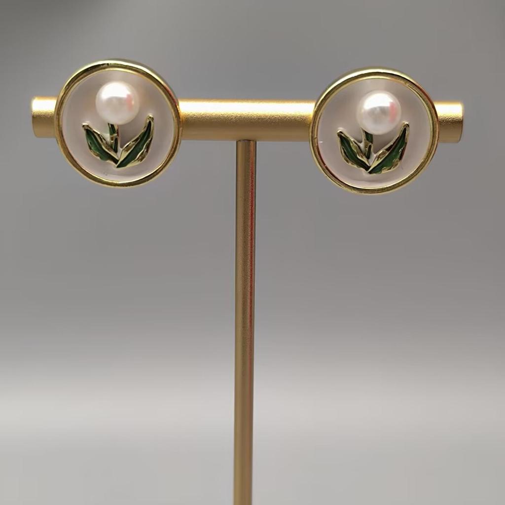 Women's Retro Pearl Flower Earrings - French Oil Painting Style, Versatile and Elegant for Daily Wear