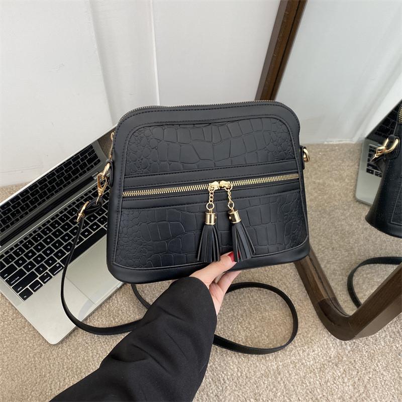 Stylish New Crocodile Pattern Glossy Handbag For Women Versatile Shoulder Bag In Black Brown White Khaki чёрный