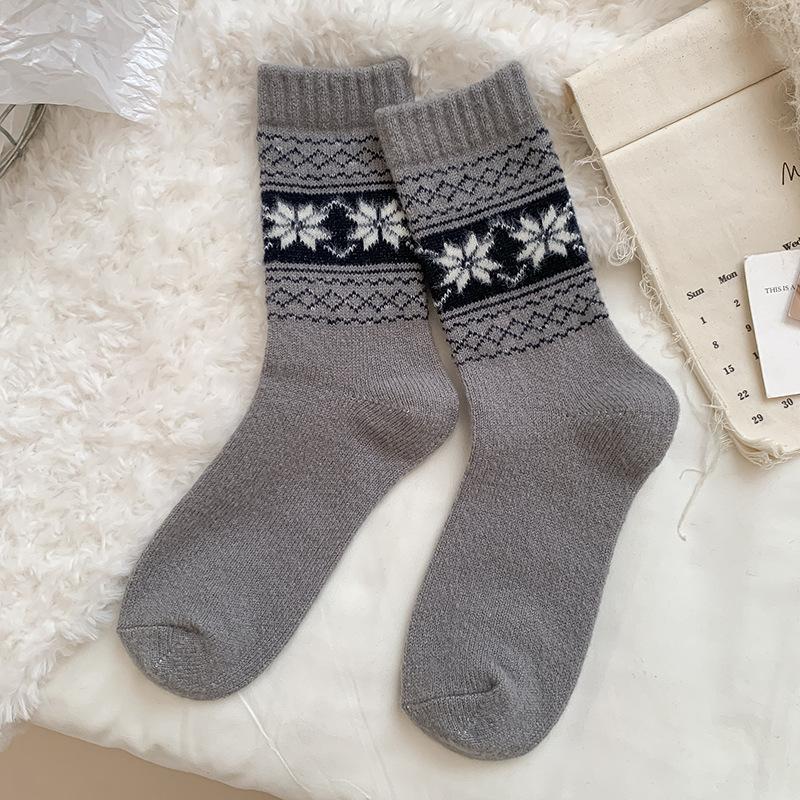 Socks Medium Tube Socks Season Fleece Thickened Warm Wool Socks Big Snowflake Retro Cashmere Stockings Women