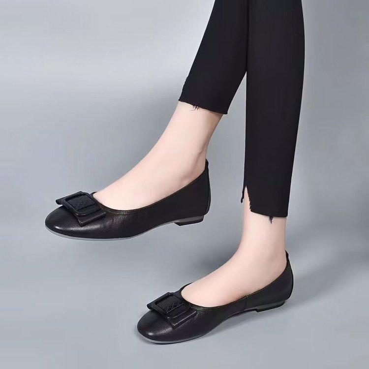 Soft-soled Doudou shoes shallow mouth women's single shoes flat-soled 2025 autumn one-pedal lazy shoes versatile mother shoes soft leather