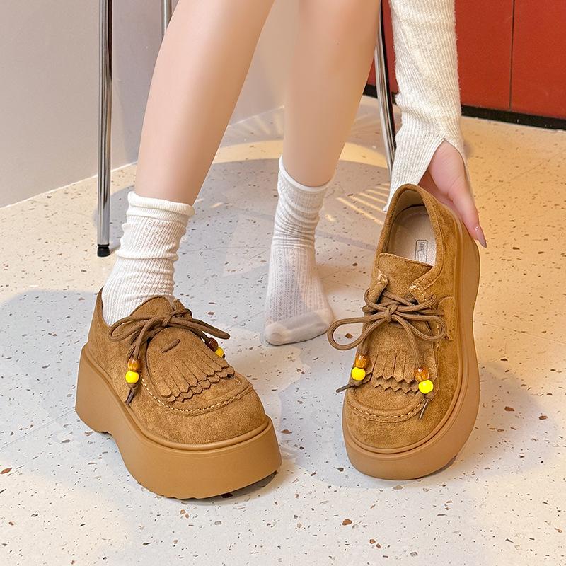 Retro loafers women's 2025 new autumn explosion Internet celebrity versatile platform muffin single shoes British style small leather shoes