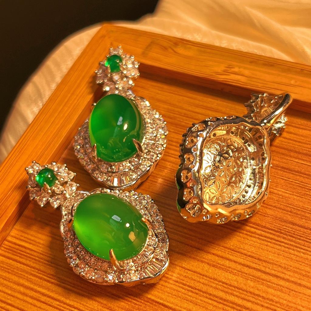 Full Green Yang Green Natural Agate Green Chalcedony Pendant Female Opening Slightly Inlaid, Real Shot Fidelity