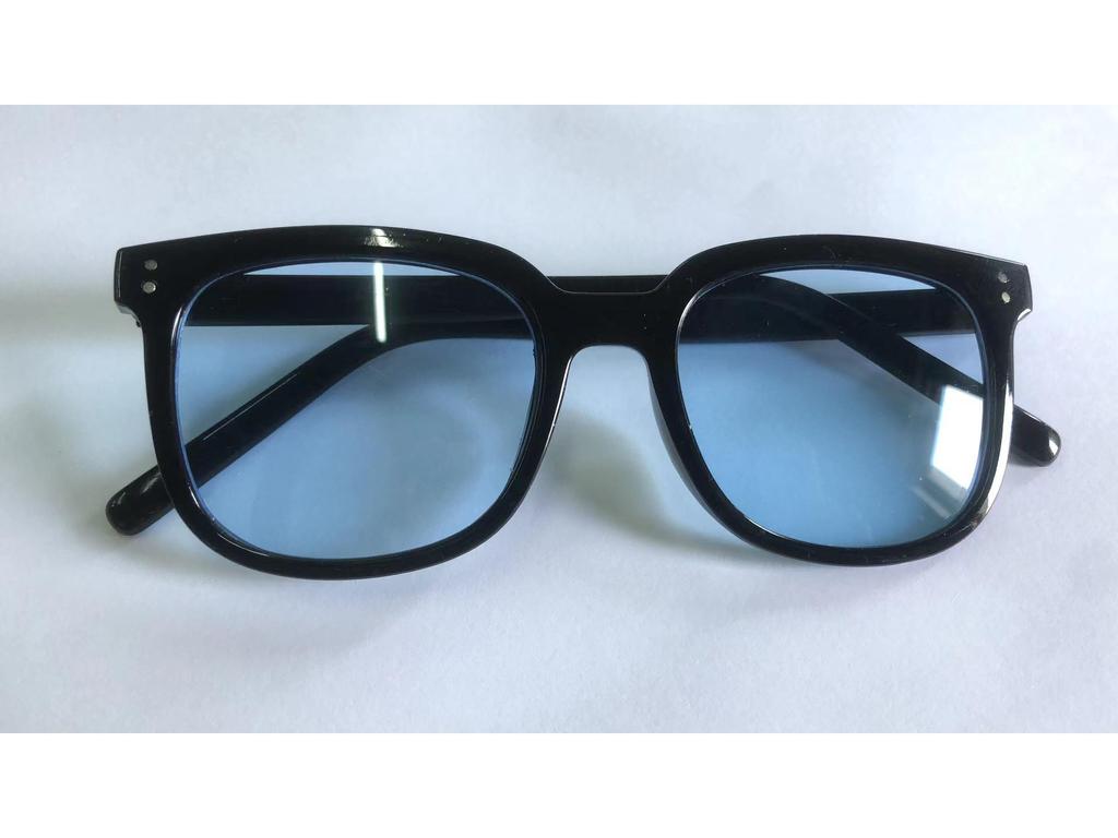 Blush Glasses: Women's Sunscreen with Black Frame & Gradient Pink Lenses, Transparent Nude Makeup Style, Inspired by Douyin 2025.