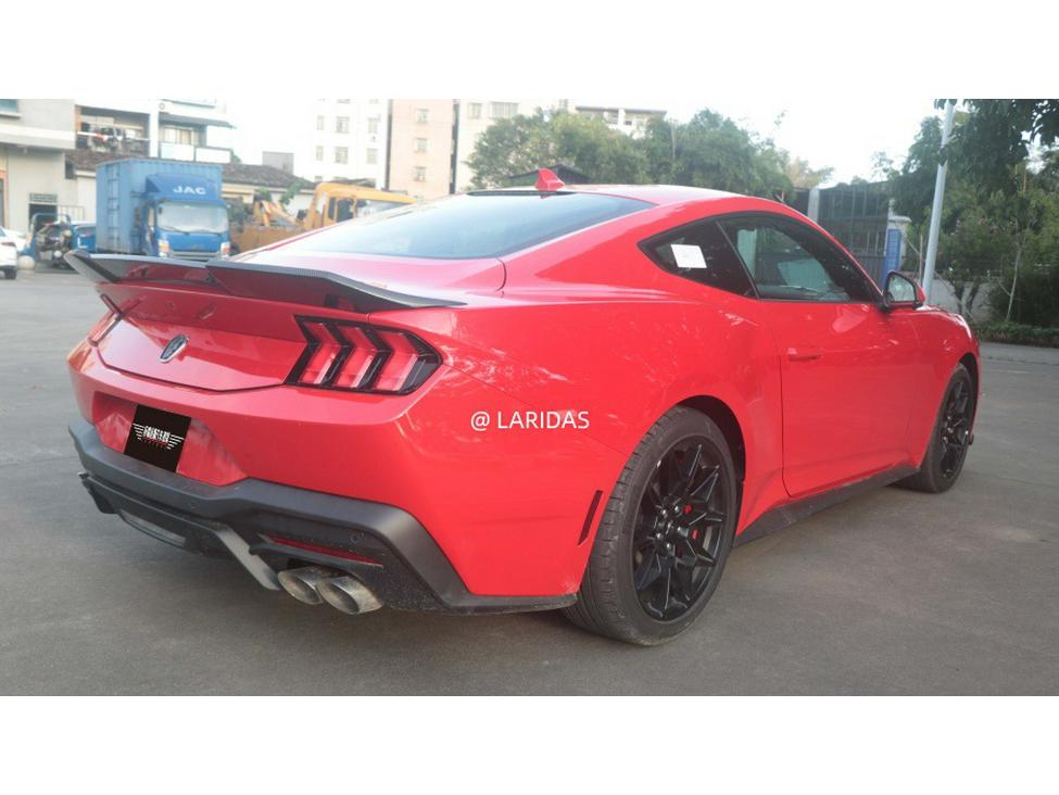 Carbon Fiber Rear Spoiler for Ford Mustang Dark Horse S650 Tail Wing Body Kit