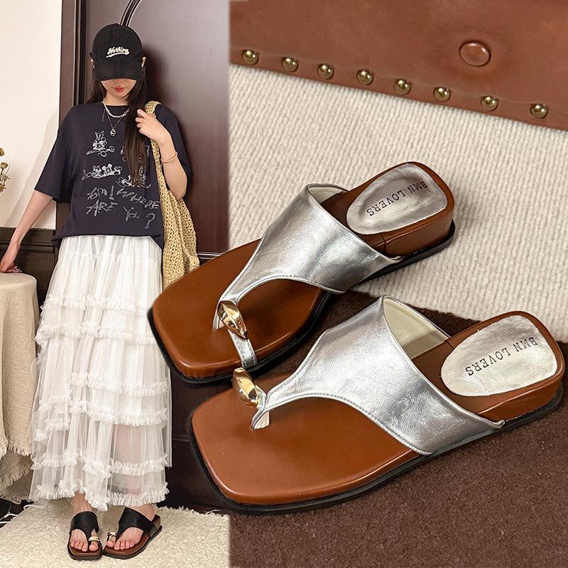 Fashion Casual Cover Toe Flat Slippers Women's Summer Wear 2025 New Seaside Vacation Beach Shoes Roman Cool Slippers