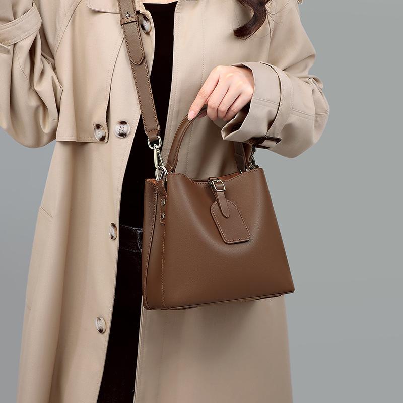 Bucket women's bags, leather shoulder handbags, simple and versatile commuter messenger bags