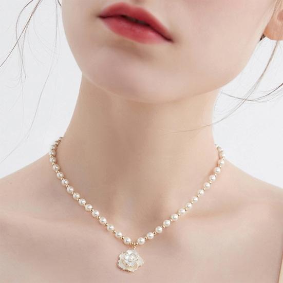 Women Girl Faux Pearl Necklace with White Camellia Flower Pendant Temperament Dressing-Up Beaded Faux Pearl Chain Elegant Ladies Choker