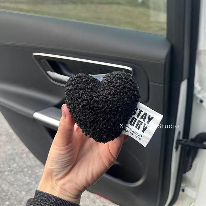 2pcs Cute Retro Red Heart Car Seat Back Hooks Vehicle Headrest Organizer Hanger for Groceries Bag Handbag Clips Auto Decortion