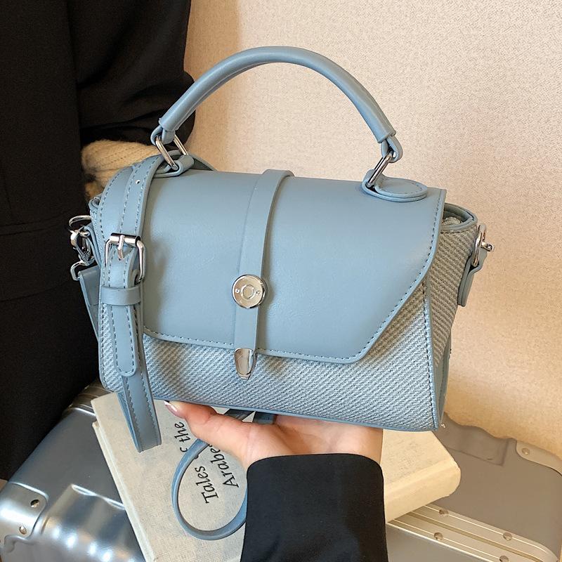 Super fire small bag women's summer versatile 2025 new fashion Korean version high sense foreign style messenger portable small square bag