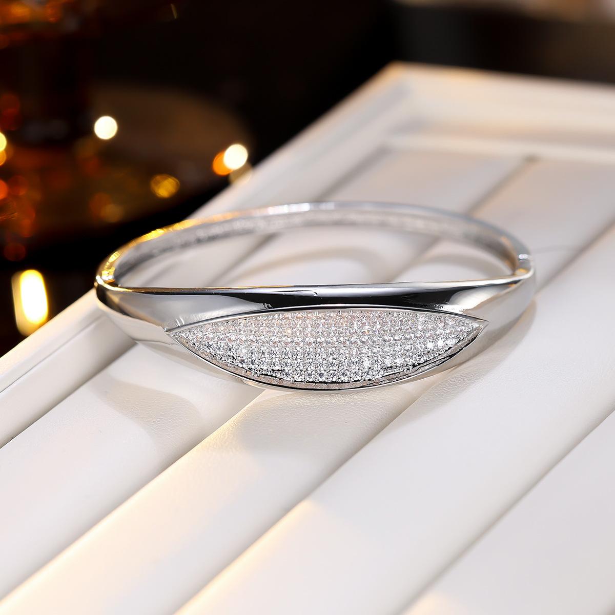 Light and Luxurious Women s Fashionable and Simple Zircon High-end Style Versatile Jewelry Bracelet 17CM
