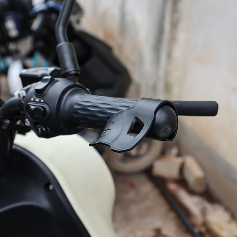 Motorcycle Grip Handlebar Bracket Non-Slip Assist Control Throttle Clip Accelerator Labor Saver Hand Grip Motorcycle Accessories