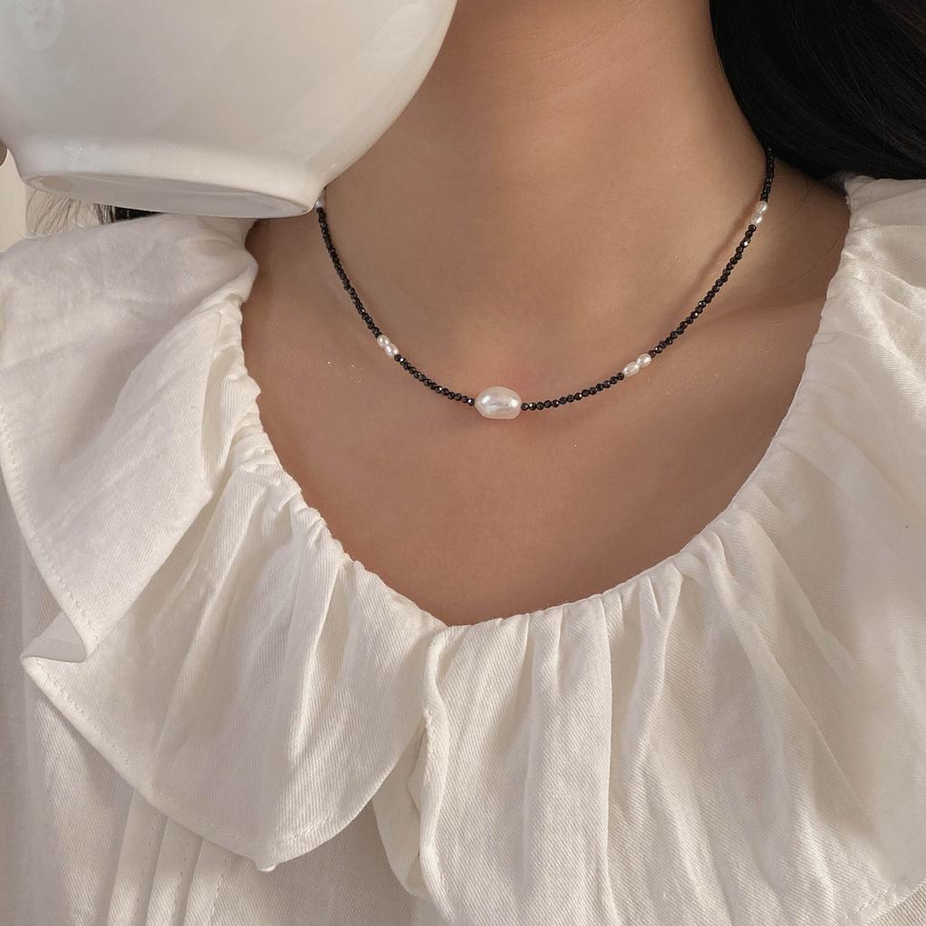 S925 silver Korean version niche design freshwater pearl fashionable INS wind necklace black pointed crystal simple retro collarbone chain