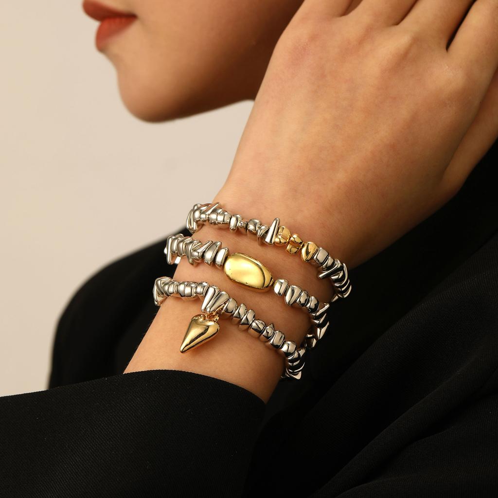 Vintage Irregularity Unique Design CCB Bead Heart-Shaped Pendant Bracelet for Woman Fashion Bracelet Jewelry Holiday Gift