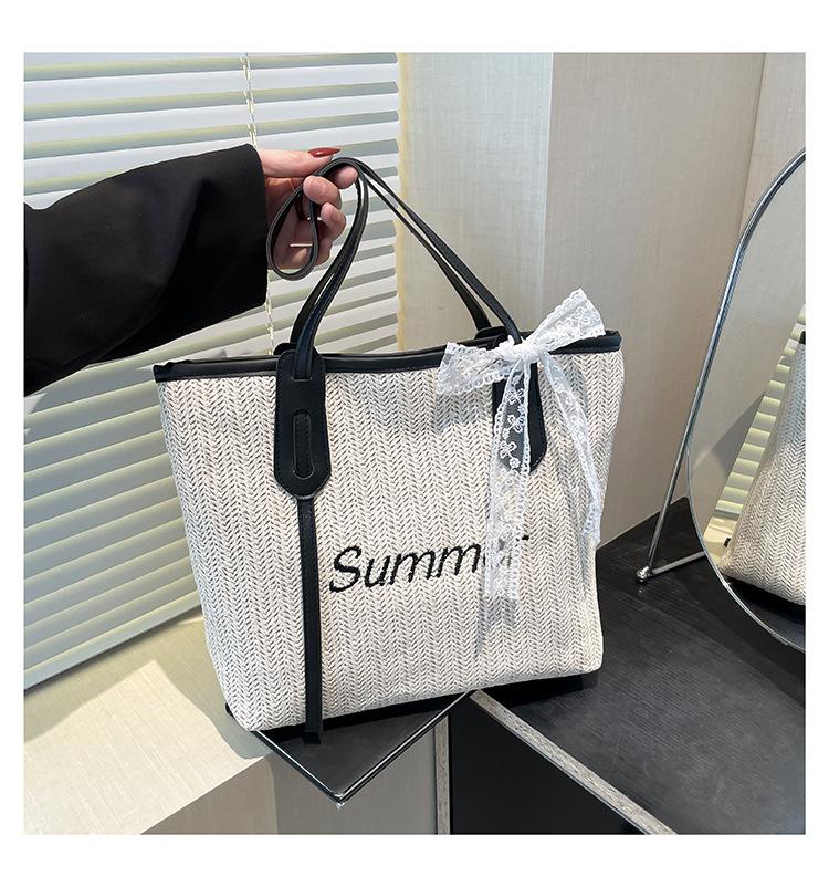 

Модная одноплечевая сумка в зарубежном стиле, портативная плетеная сумка, новая весна 2025, большая сумка с шелковым шарфом, простая повседневная сумка-тоут чёрный