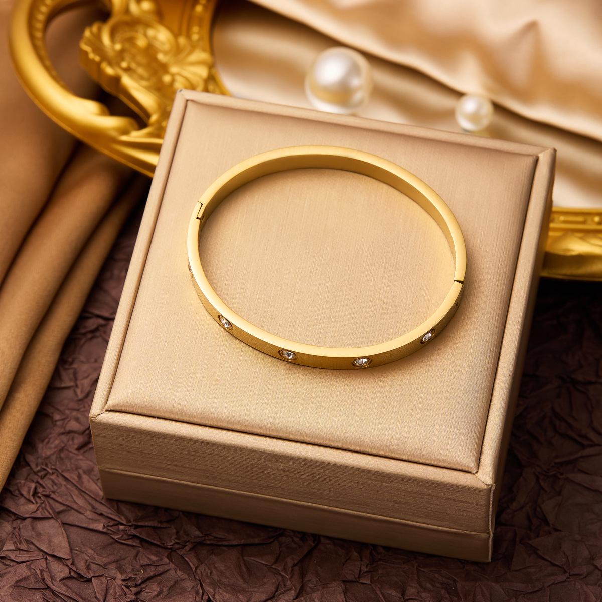 

Новый модный браслет из титановой стали с невыцветающим покрытием для женщин - Универсальные тренды европейского стиля