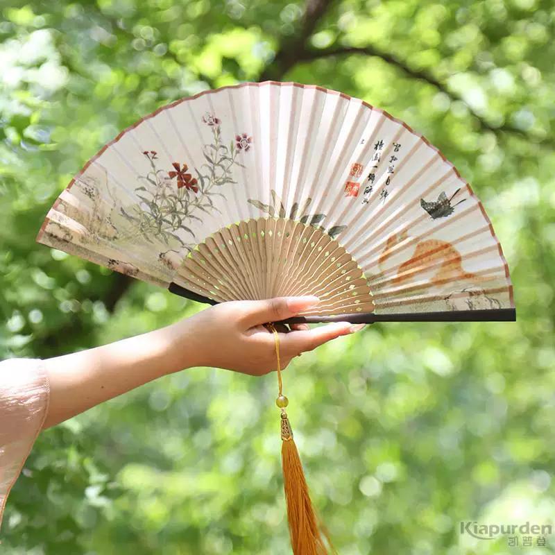 Chinese-Style Folding Fan for Women, Portable and Easy to Open and Close, Suitable for Summer, Dance, Traditional Hanfu, and Qipao