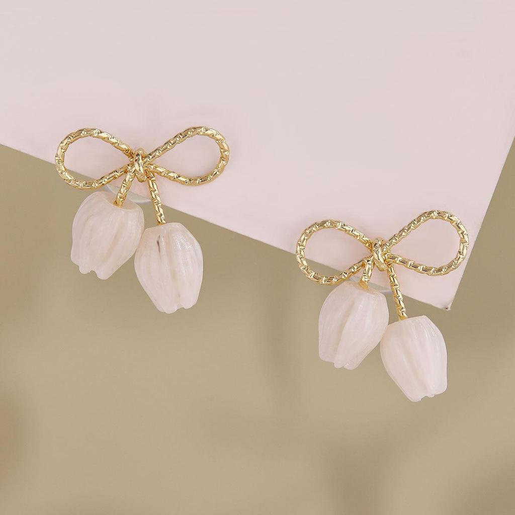 Vita Tulpanformade Akrylörhängen för Kvinnor GuldFärgad Rosett Topp Eleganta Bröllopsfest Örhängen boucle d'oreille
