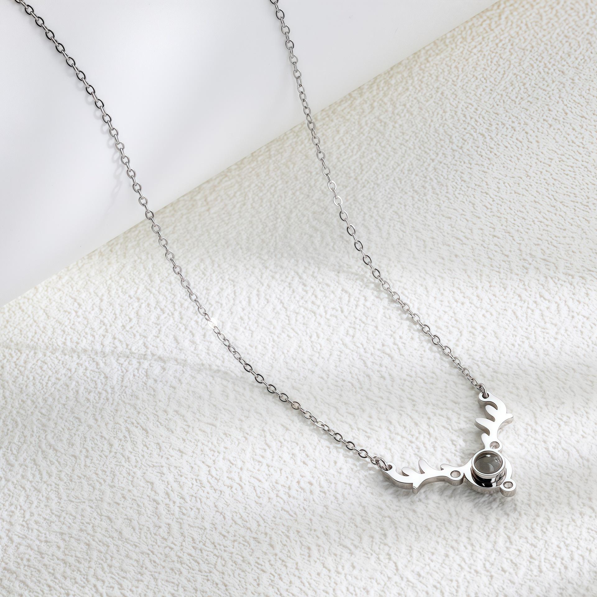 

Fashion Collarbone Chain Tide Autumn And Winter Niche Design Titanium Steel Necklace Micro-Inlaid Super Flash Square Pendant