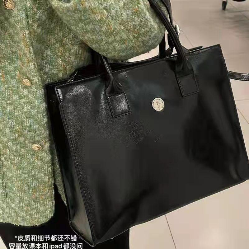 Women'S Large Capacity Tote Bag Versatile Pu Handbag One Shoulder Crossbody Satchels Bag Black White Commuter Bags