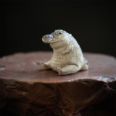 Teehaustier, feine Verarbeitung, exquisit, schön, zart, dekorativ, lila Ton, handgefertigt, Krokodil-Teefigur, Haushaltsbedarf