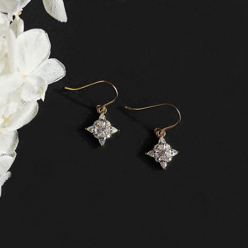 Exquisite mit Diamanten besetzte kleine und frische rautenförmige Ohrhaken-Ohrringe Elegante OL-Ohrringe