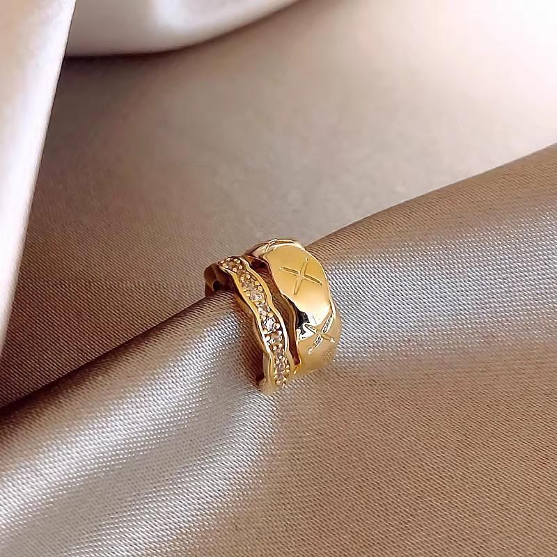 Женский геометрический высококлассный ушной кафф: 2025 Без прокола, Легкая роскошь, Нишевый дизайн