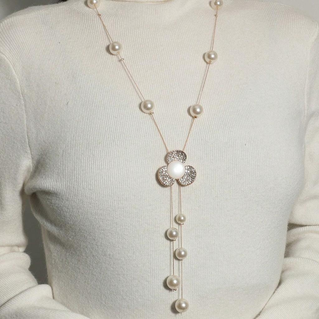 New Super Fairy Temperament Pearl Necklace Niche Long Tassel Simple Versatile Butterfly Petal Sweater Chain