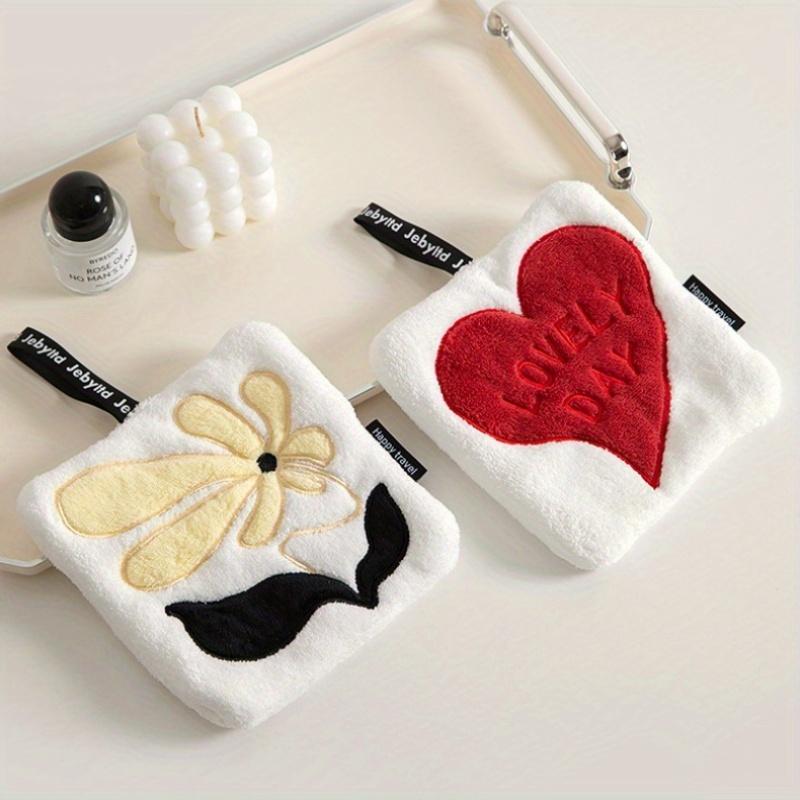 

1/2pcs Coral Fleece Square Hand Towel, Heart Flower Pattern, Easy to Hang,Strong Water Absorption And Quick Drying,Cute And Soft,Suitable for Kitchen Flowers