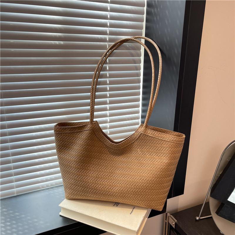Large capacity fashion commuter tote bag new women's casual simple portable temperament messenger bag