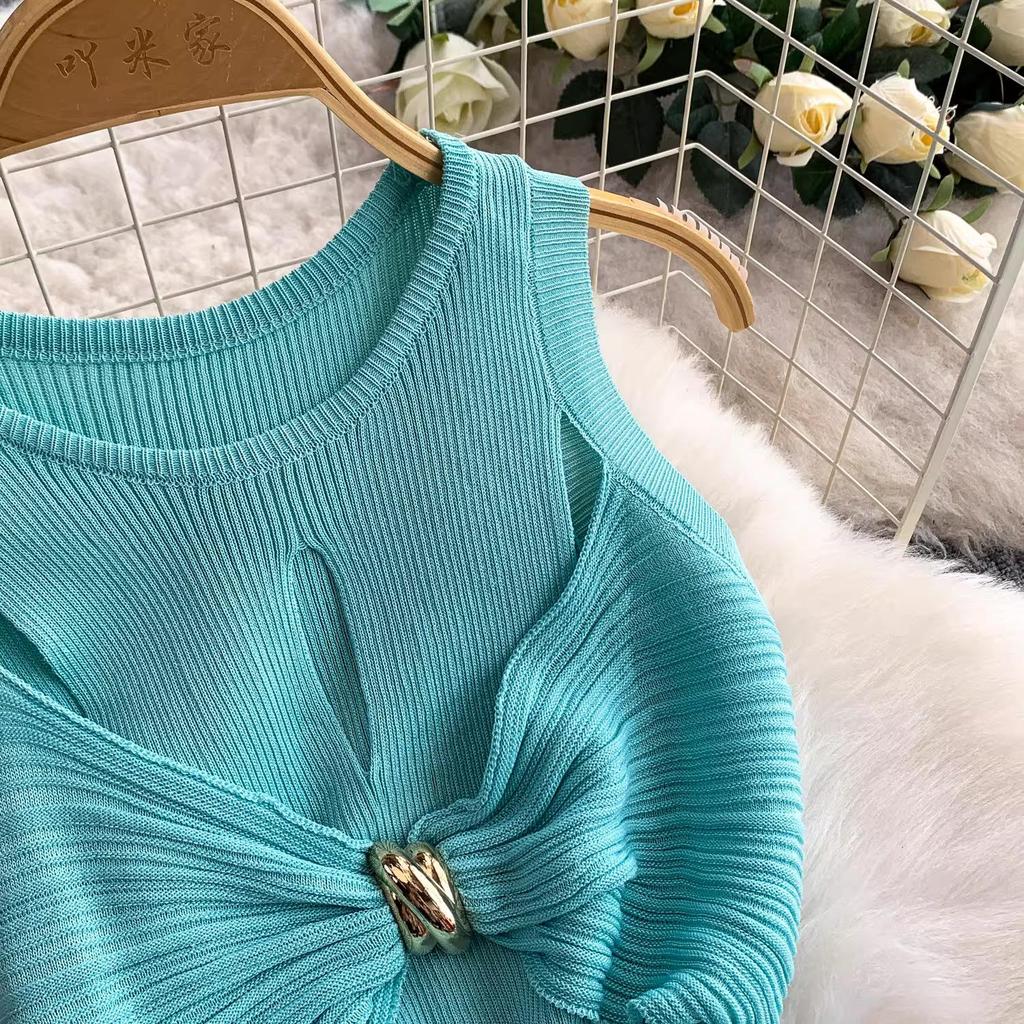 Celebrity Goddess Sexy Knit Dress with Metal Buckle Waist, Round Neck, and Hip-Hugging Slim Fit