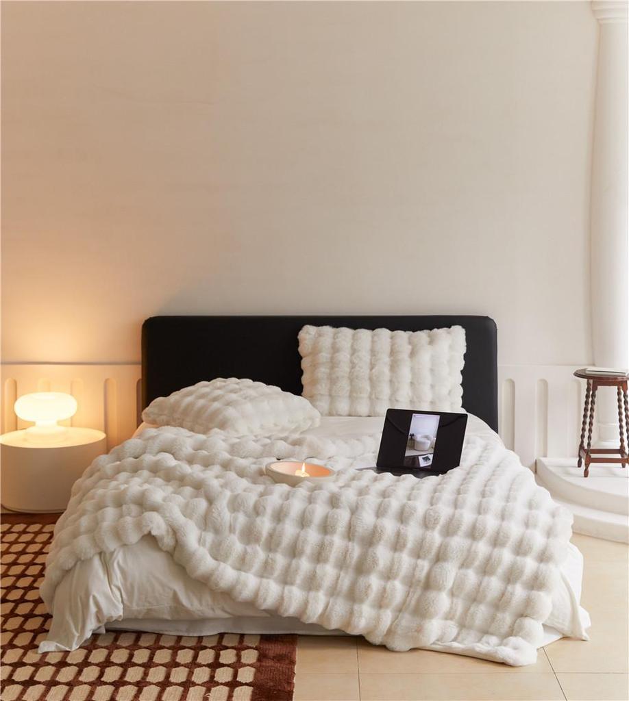 Double-Sided Thickened Faux Rex Rabbit Fur Blanket - Warm Bubble Fleece Throw for Office or Sofa