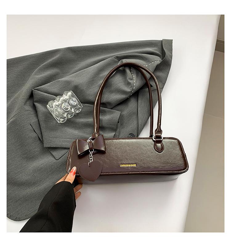 Niche design single shoulder underarm bag women's handbag pillow bag 2025 new versatile fashion baguette bag