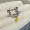 Clou d'oreille en forme de croix Zircon brillant Boucle d'oreille à clou tendance Pour femmes Accessoires de Piercing Corporel