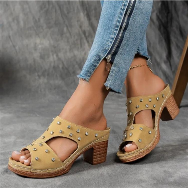 

One-word women s shoes wear fashion temperament comfortable rivet thick heel summer sandals 43 светло-коричневого