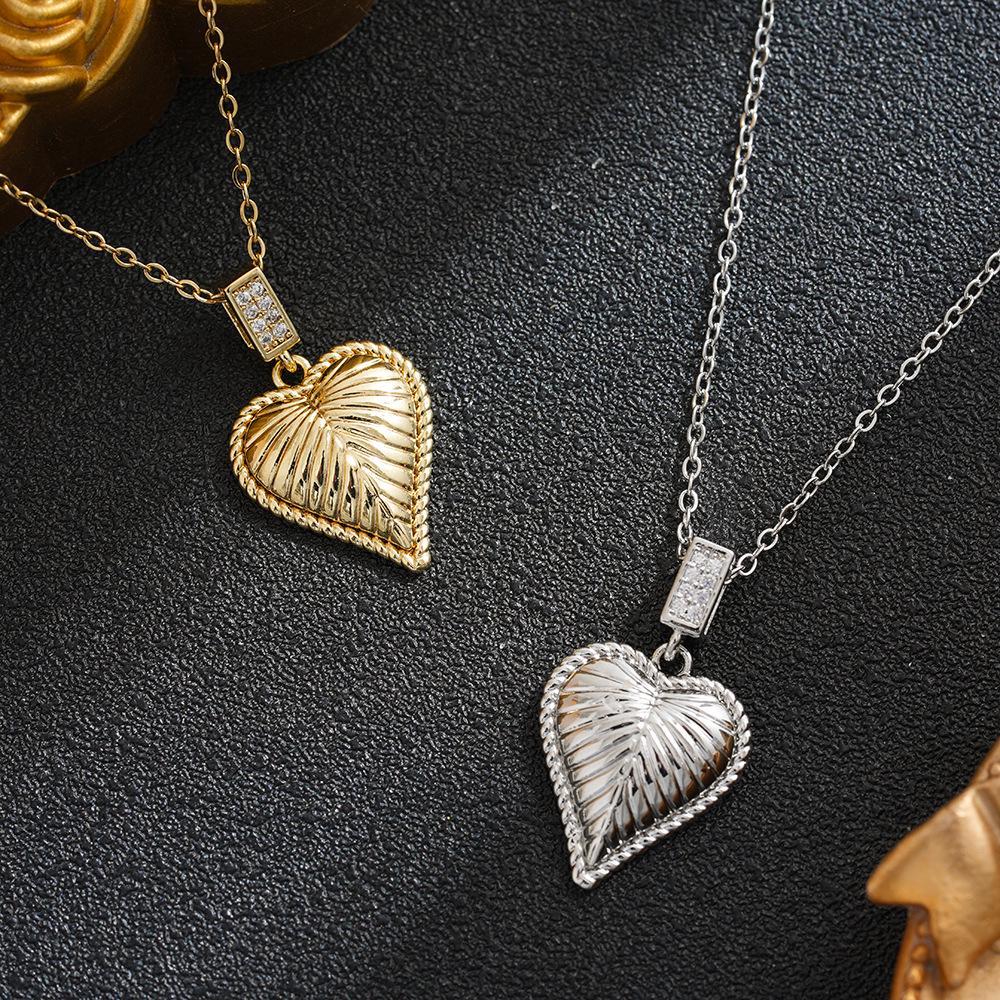 European Style Elegant Heart Pendant Necklace