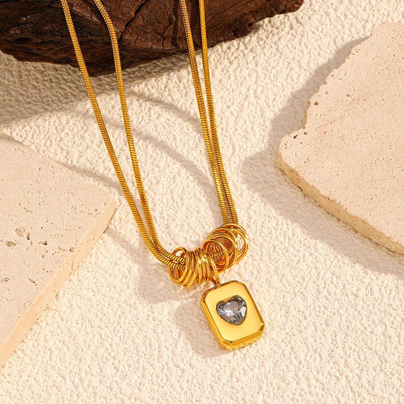 Diamond Inlaid Heart Pendant Titanium Steel Necklace Premium Sweater Chain Tarnish Free 18K Gold Clavicle Chain Jewelry