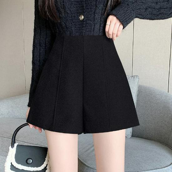 Woolen Grey Wide-Leg High-Waisted Plus-Size Shorts for Women - Autumn/Winter 2025 Collection