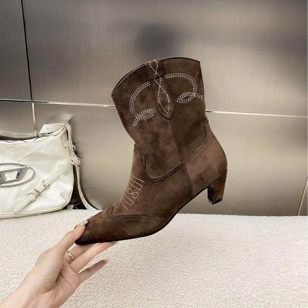 2025 autumn new low tube thin engraved embroidered versatile fashion Chelsea Martin women's short boots