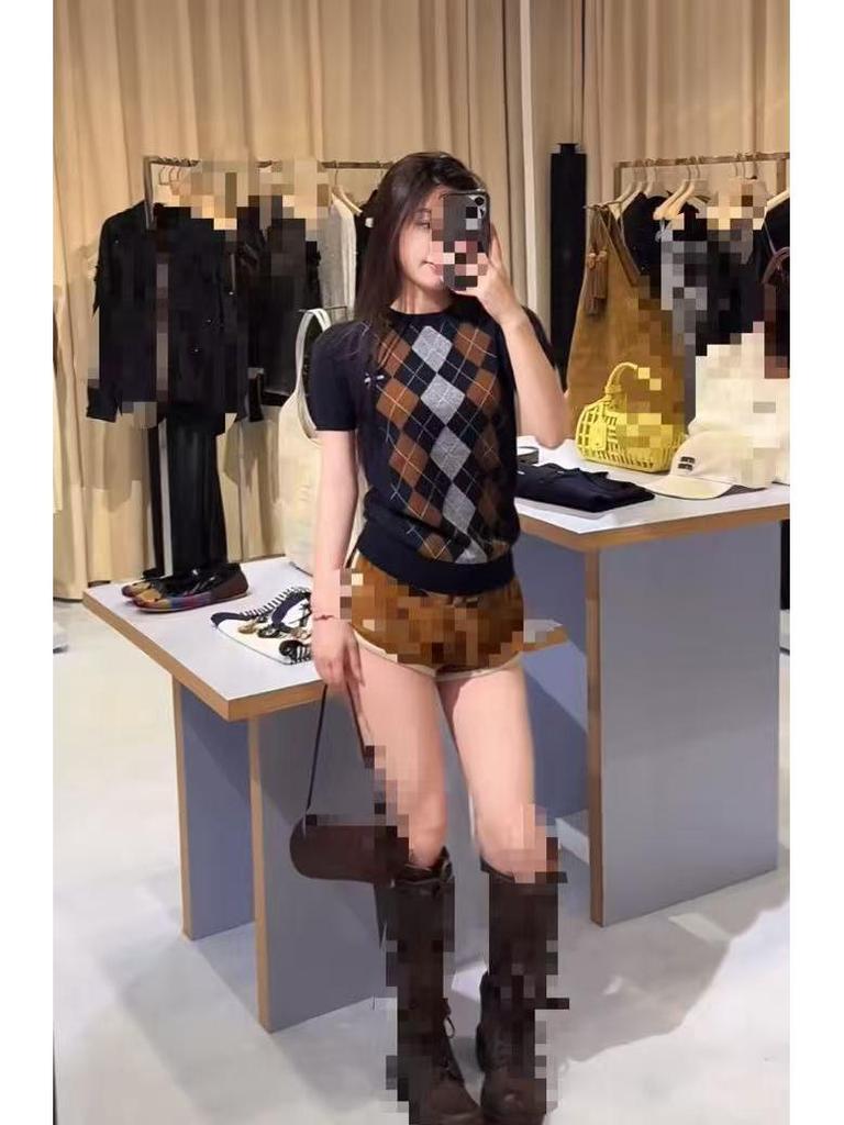 Miu Style Francuski Retro Hepburn Brązowy Argyle Krótki Rękaw Wełniany Top Dzianinowy (2025)