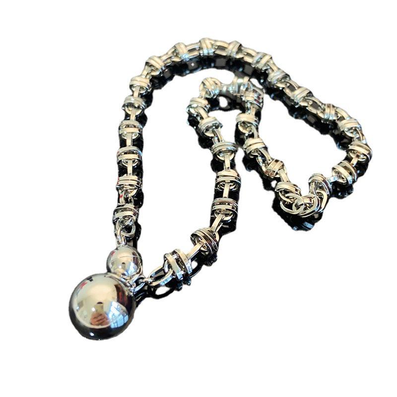 Silver Magnetic Clasp Necklace for Women - High-End, Simple, Light Luxury Clavicle Chain