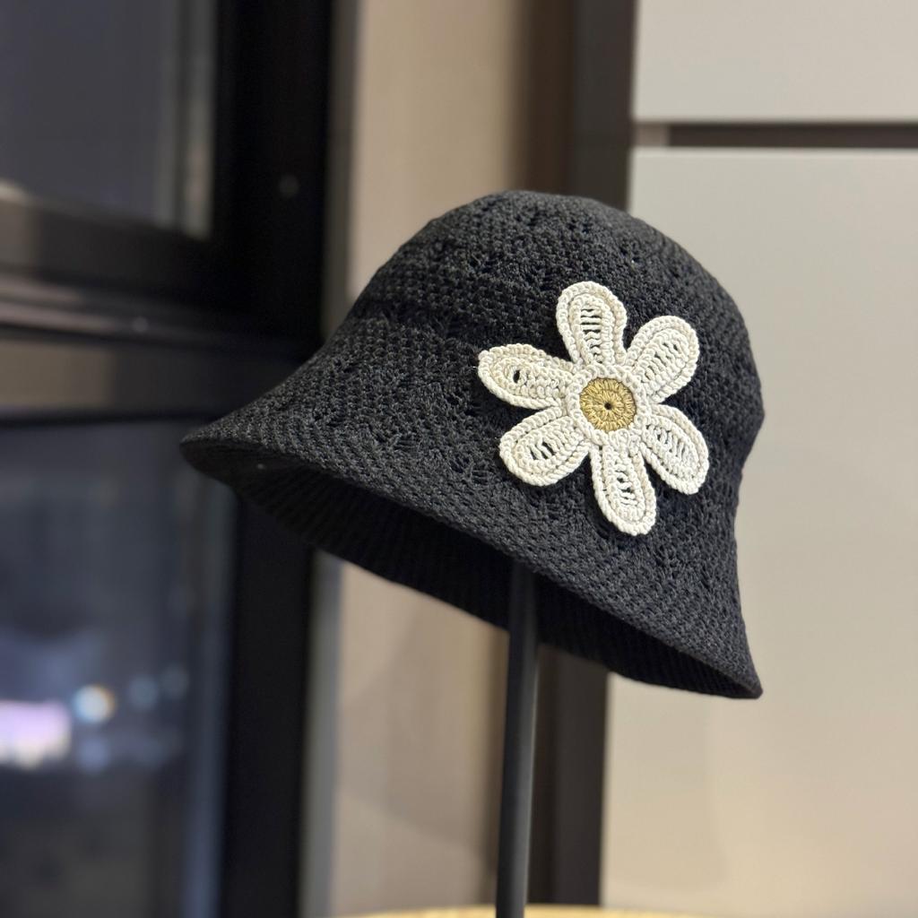 Spring and summer small daisies hollow woven bucket hat women's versatile face small sunshade sunscreen hat flower decoration tide