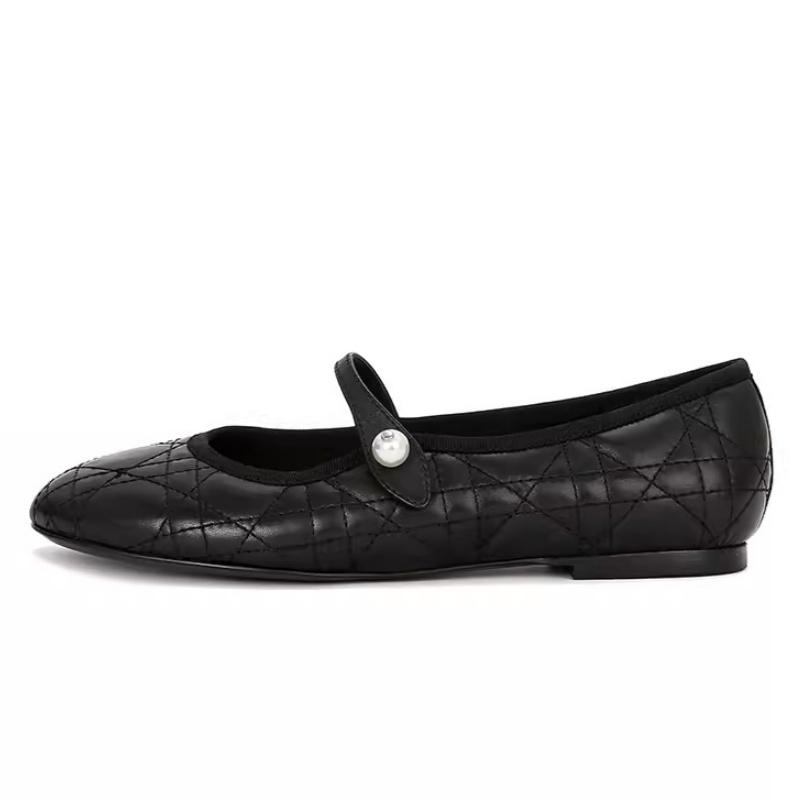 Fashion Temperament Pearl Buckle Strap Women Single Shoes 2025 New Fashion Versatile Women's Flat Shoes Comfortable Simple Flat Shoes